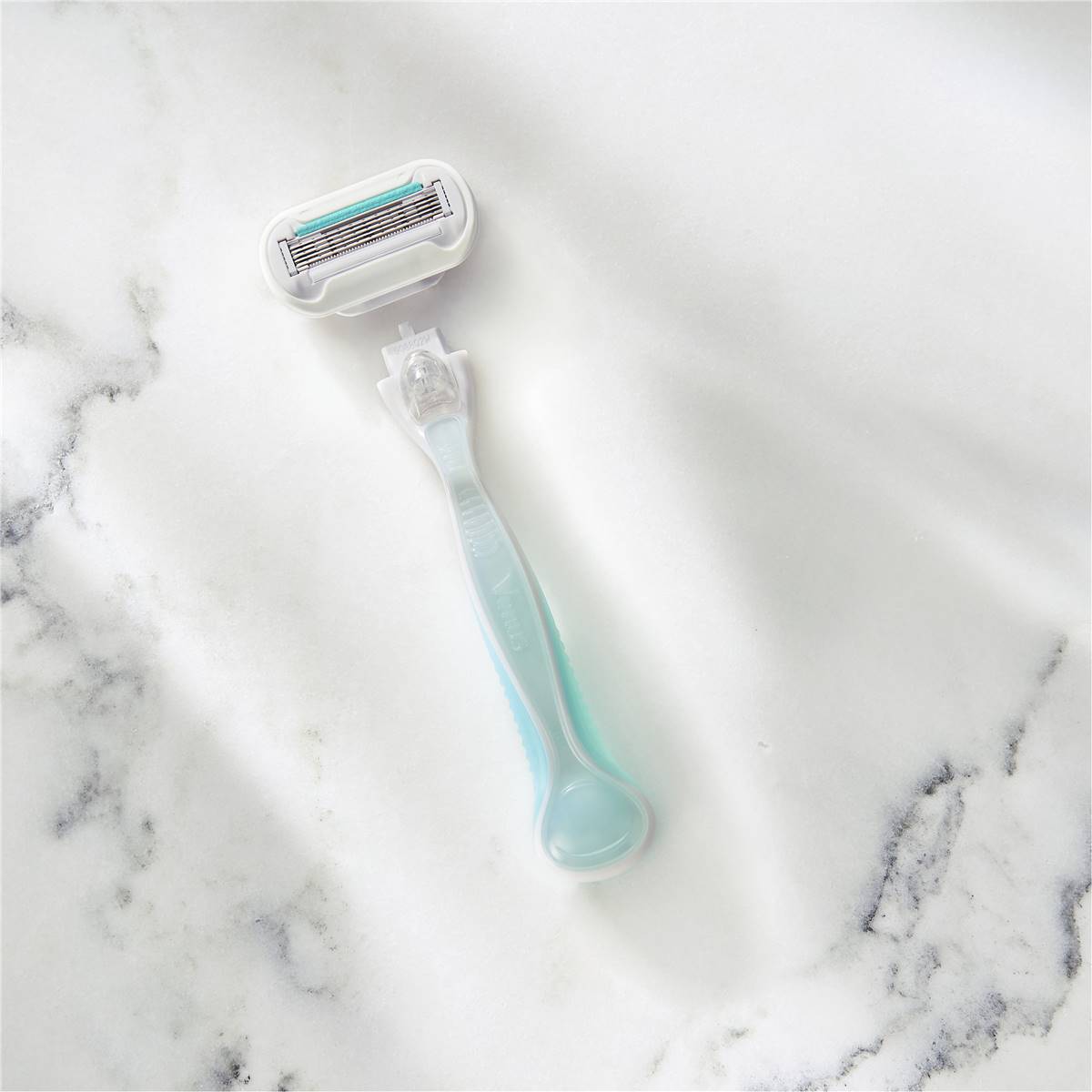 Gillette Venus Deluxe Smooth Sensitive Razor With 2 Razor Blades